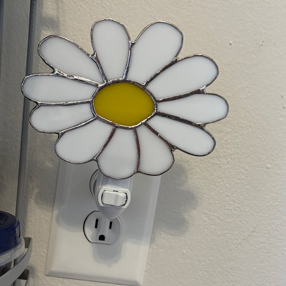 White and Yellow Daisy Stained Glass Night Light